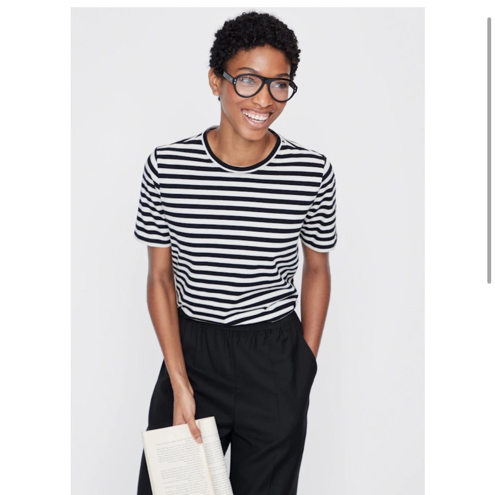 Black and white striped stretchy t shirt